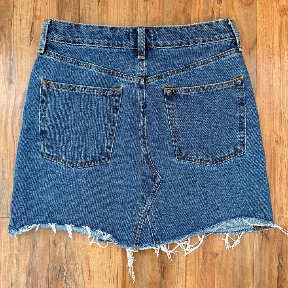 H&M Blue Denim Mini Skirt. Size 4. Never worn. - Picture 3 of 5